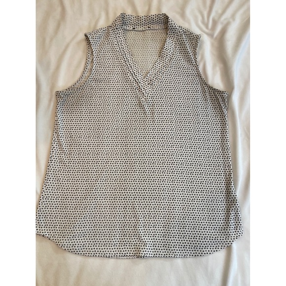 Erika & Co. Tops - Adrianna Papell Sleeveless V-Neck Blouse Geometric Diamond Print Top Women's